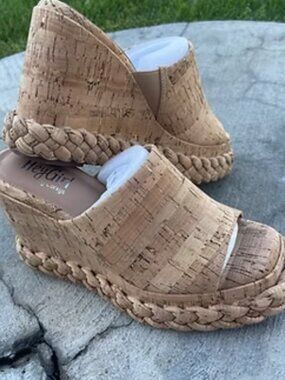 Resting Beach Face By Corkys